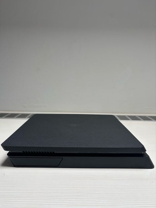 PS4 Slim 1TB SSD Samsung + 2 Controllere + 2 jocuri -Stare Foarte Bună