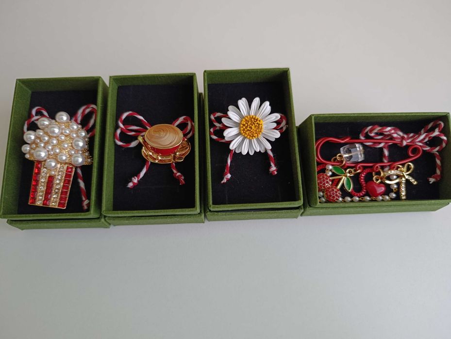 Последни бройки Мартеница брошка в кутия – готов подарък за 1 и 8 март