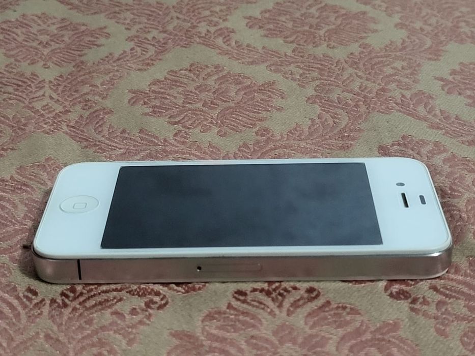 Продам айфон 4с продам