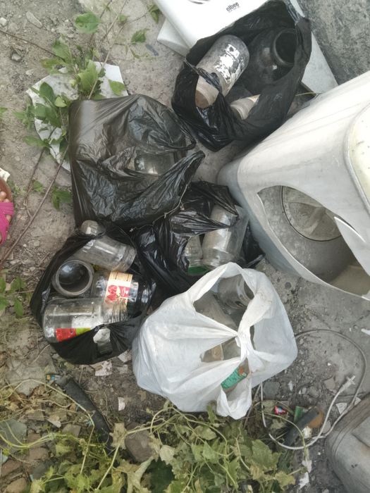 Отдам пакеты с банками