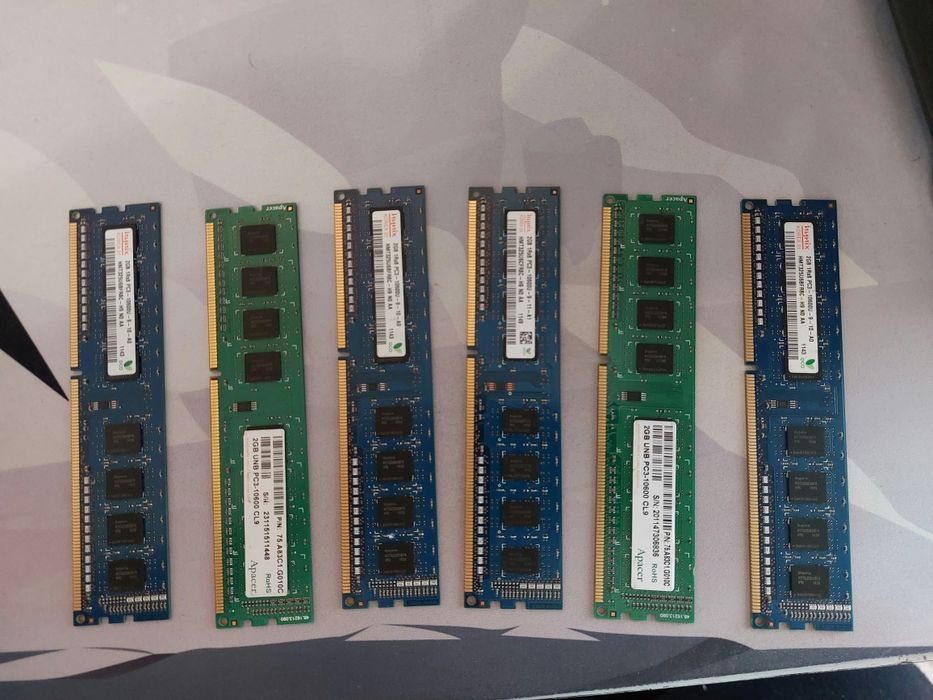 Plăcuțe RAM 2GB 1Rx8 PC3-10600U