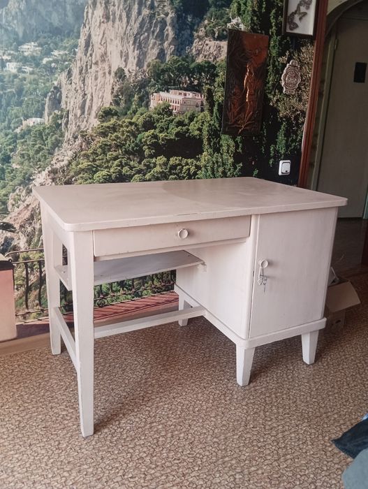 Письменный стол деревянный