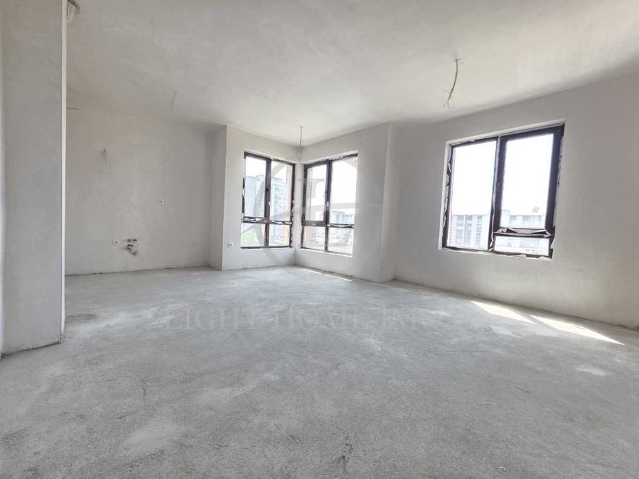 Продава се Тристаен апартамент в Пловдив, Център - 107 кв.м за 2524 €/кв.м - Снимка #2