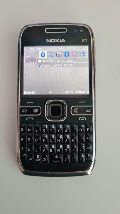Nokia E72 и зарядно