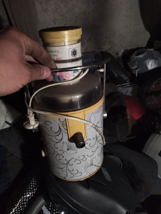Соковыжималка мощная продам
