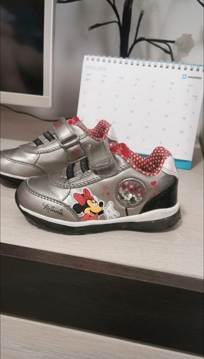 Pantofi Geox cu luminite marimea 23