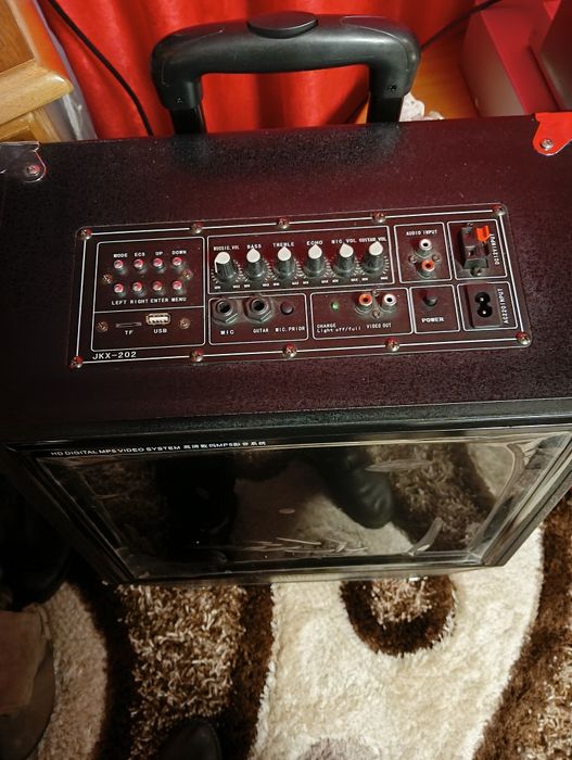 Vând boxa portabila