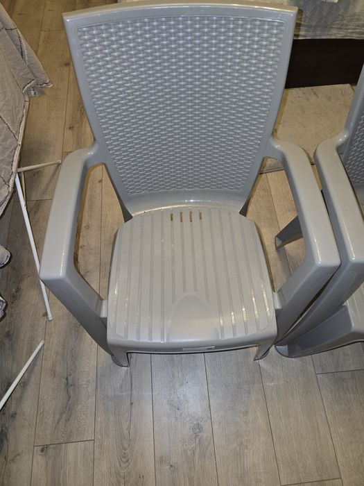 Пластмасови градински столове- 2 бр.- 30 лв.