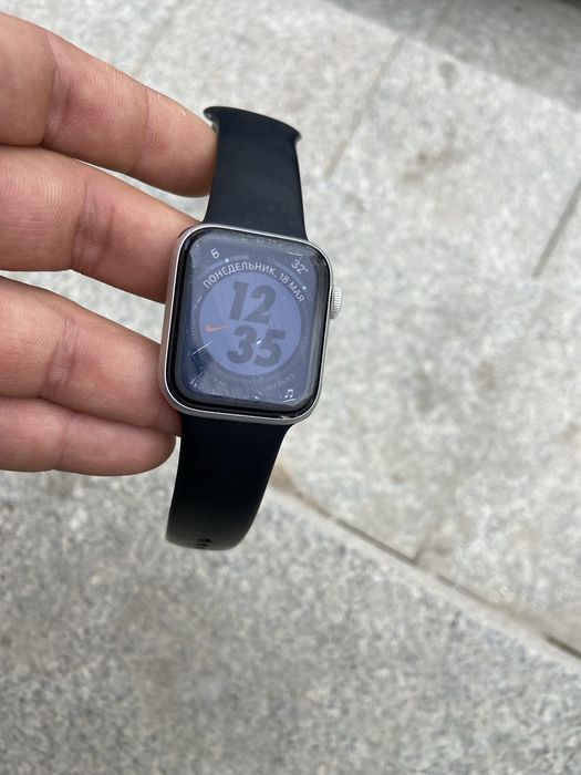 Apple Watch 4………….