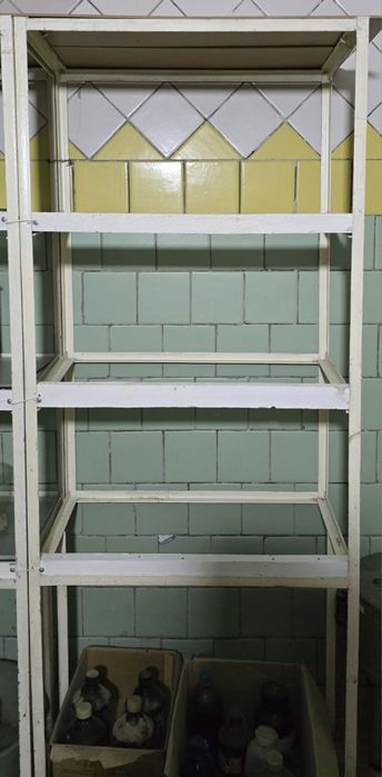 Продаю торговый стеллаж/ветрину