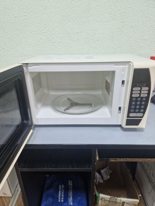 Продам микроволновую печь Elenberg