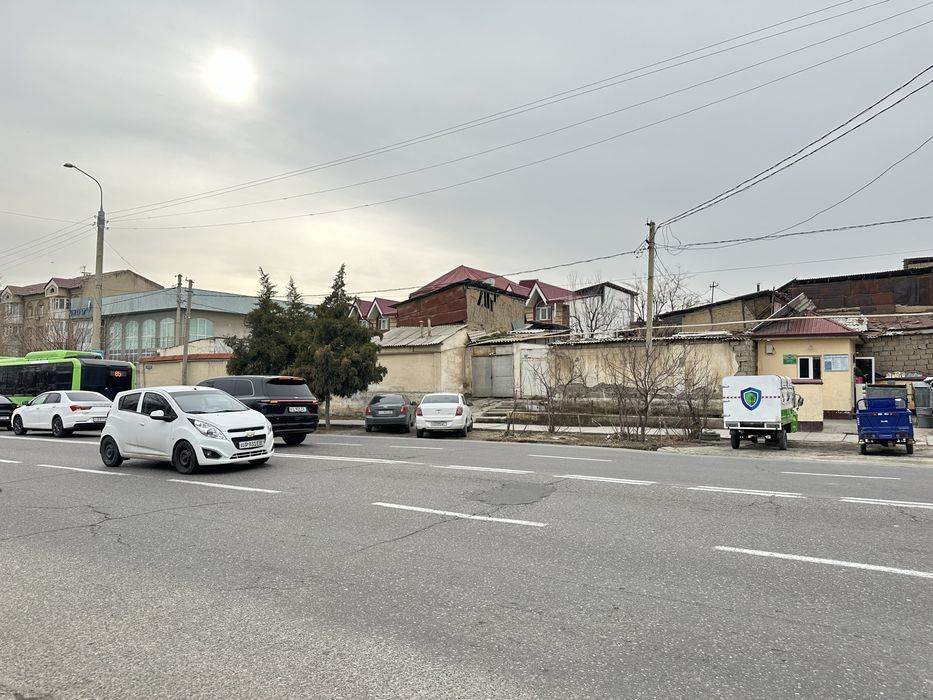 Yoʻl yuzida 2,2 sotix hovli sotiladi