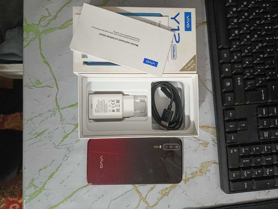 телефон Vivo Y12