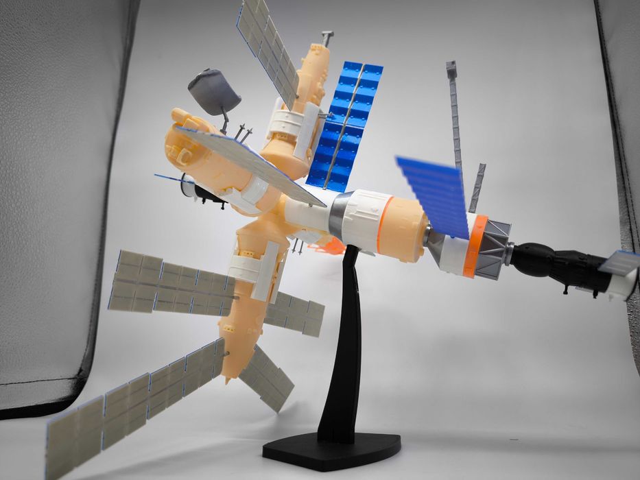 Мир, сборная модель космический станции