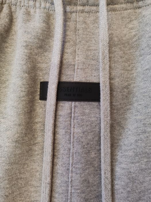 Pantaloni essential