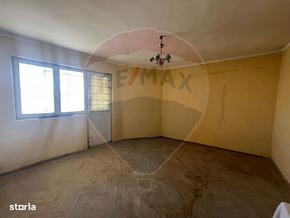 Apartament 4 camere in zona Piata