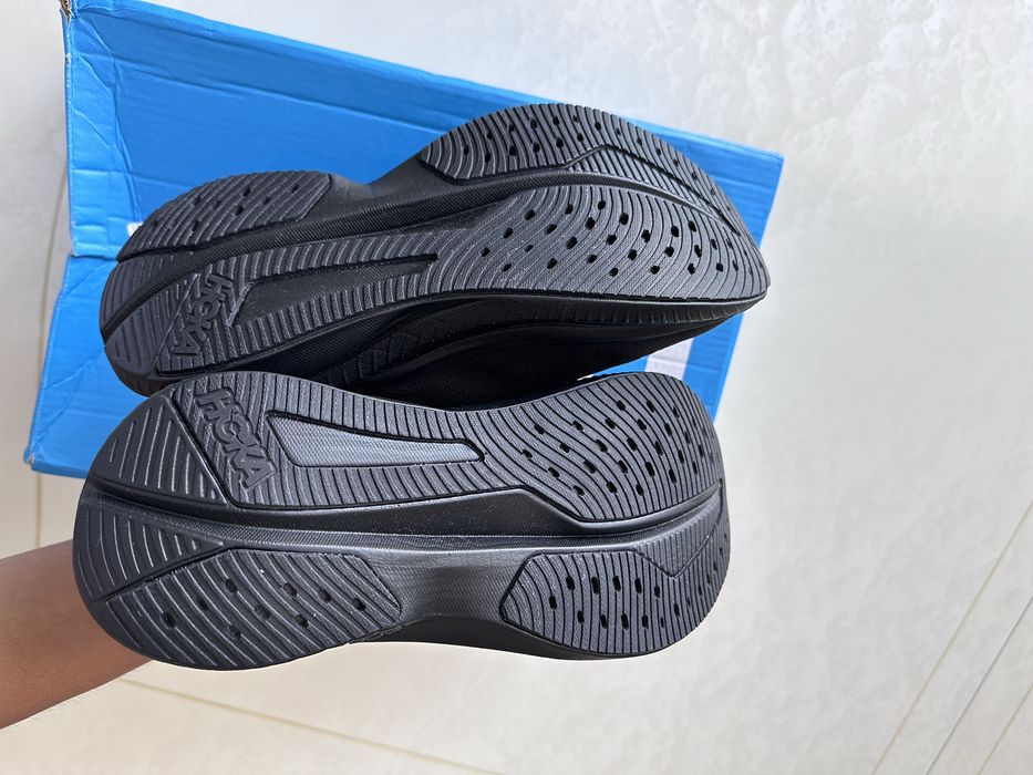 Продаю кроссовки