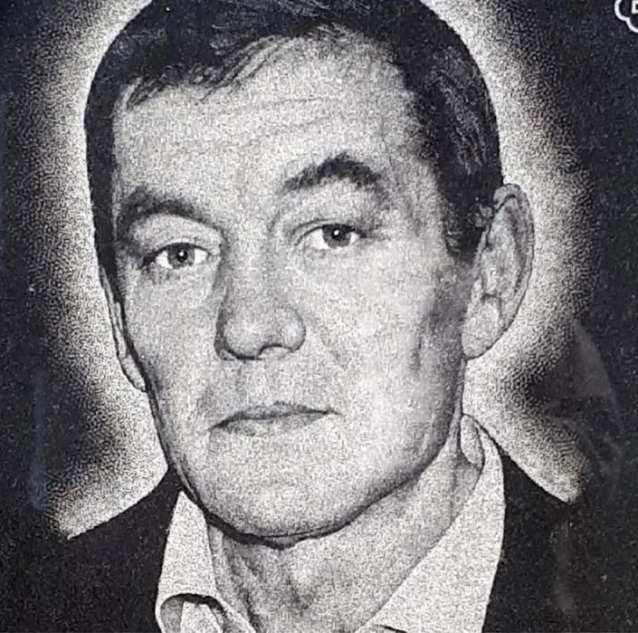 Памятники, портреты, надписи