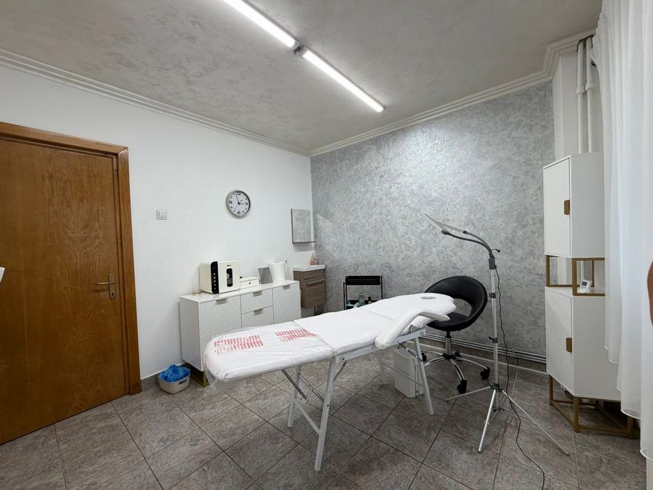 Inchiriez camera in salon in Ramnicu Valcea
