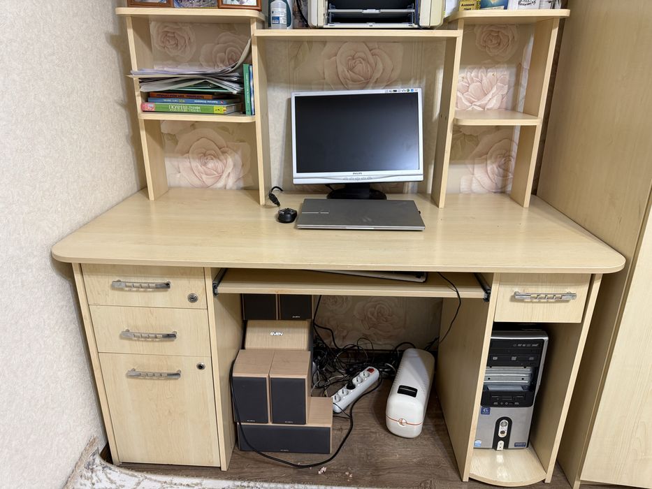 компьютерный стол