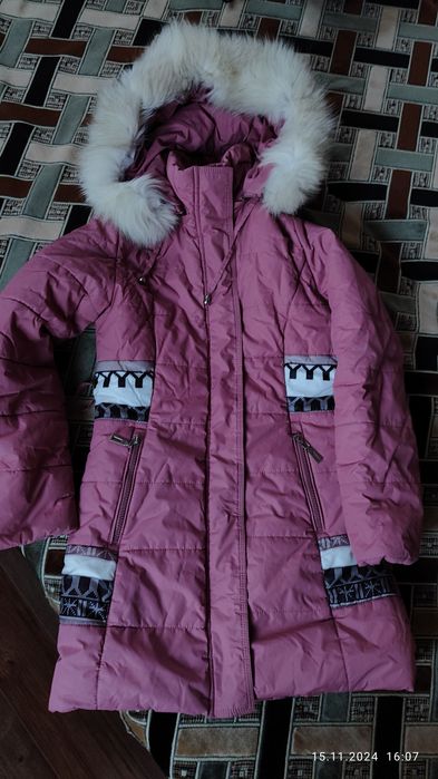 Зимние комбинезоны и куртки.