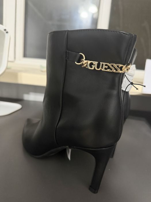 Ботикни guess, оринигал 37 размер