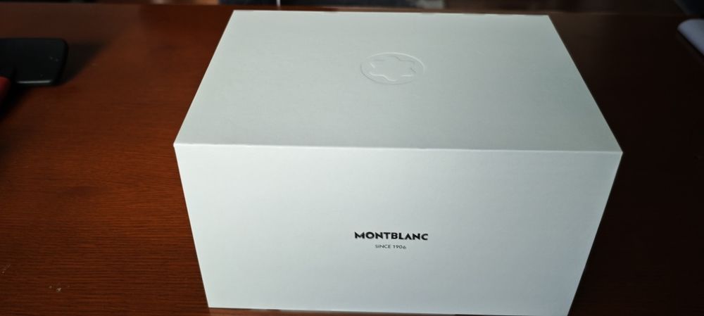 Продавам луксозен смартчасовник Montblanc summit 3, пълен комплект