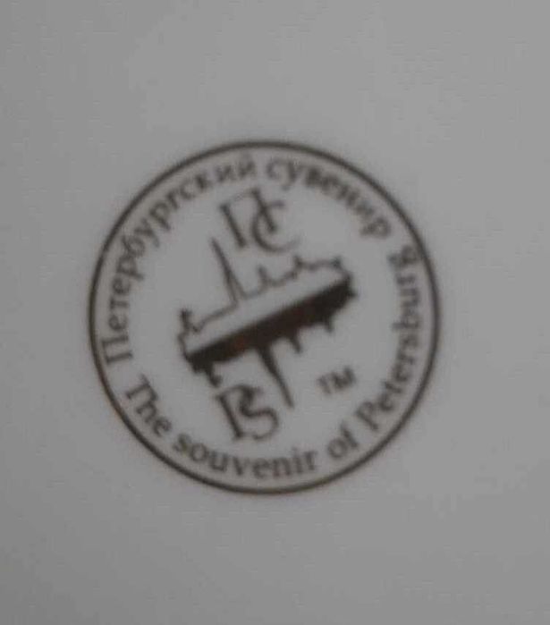 Средни и малки порцеланови фигурки от различни държави