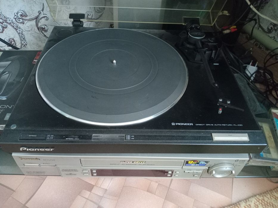 Проигрователь виниловых дисков