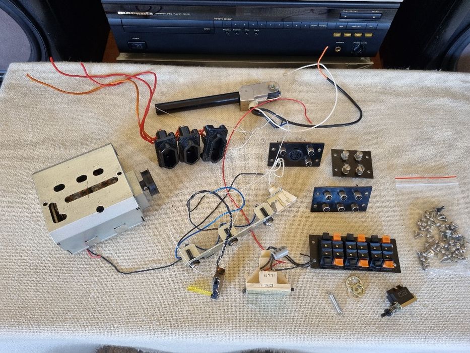Pachet dif piese, componente Kenwood KR 5200, etc . Perfect functionale.
