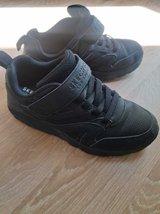 Кроссовки продам