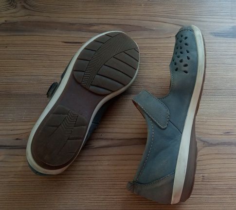 Продам босоножки