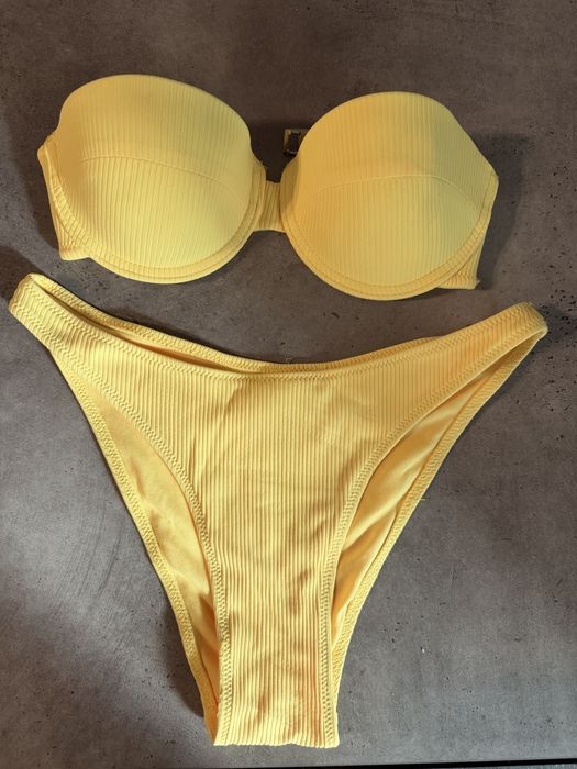 Жълт Бански костюм