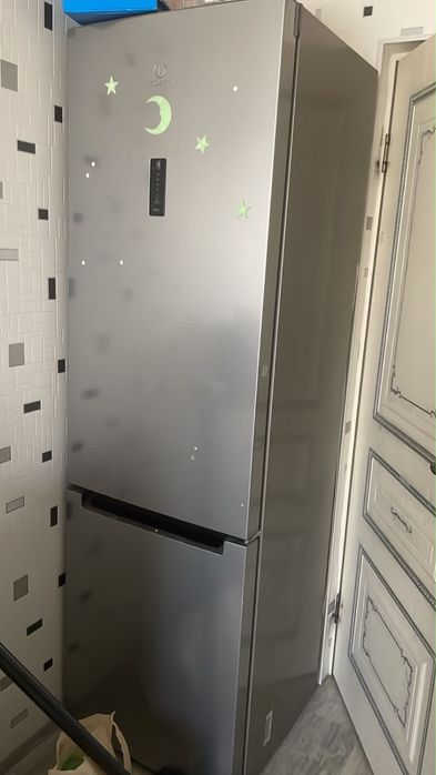 Продам холрдильник индезит
