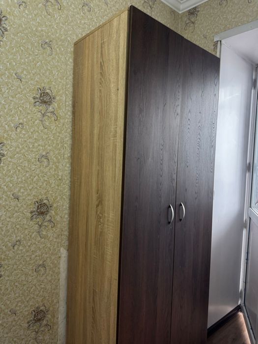 Продам стол и шкаф . Город Семей 50000