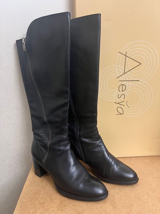 Сапоги 2 пары и ботинки  на каблуке