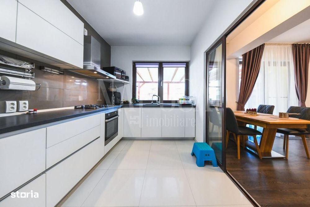 Casa 5 camere de vanzare in Floresti