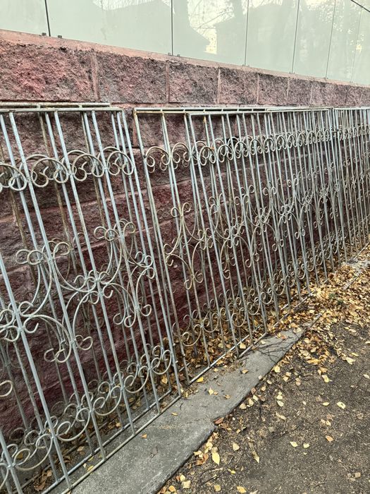 Железные решётки для окон.