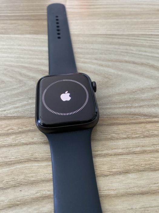 Apple Watch SE , 44 mm  , 2022