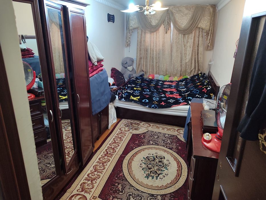 Chirchiq troitskiyda 2 xona sotiladi 1 etaj