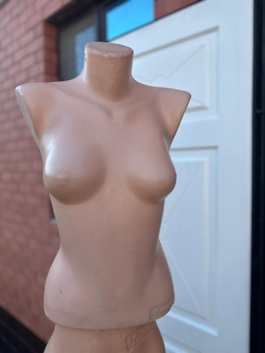 Маникен сатылады