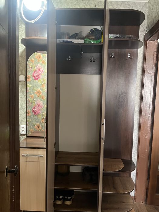 Продается шкаф в прихожую