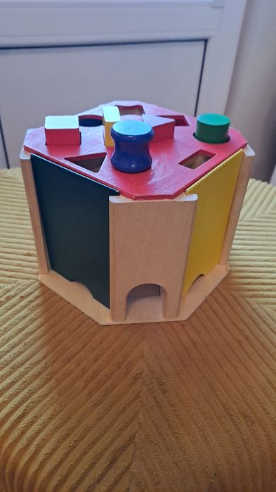 Дървен сортер с геометрични  фигурки