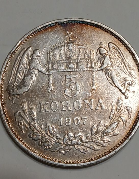 Стара сребърна монета.