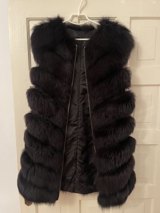 Vesta noua din blana naturala de vulpe polara foarte lunga
