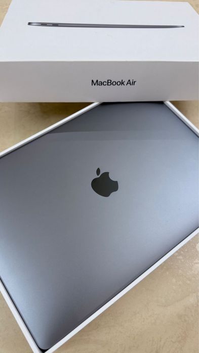 Продам Macbook Air 13