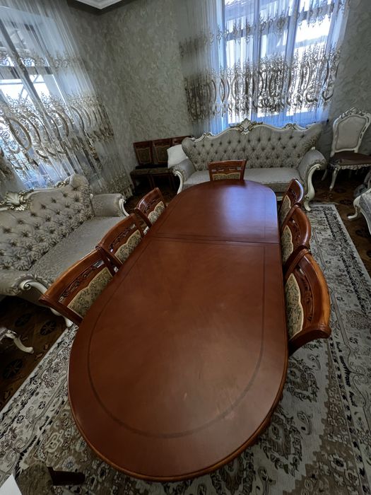 Стол с стульями