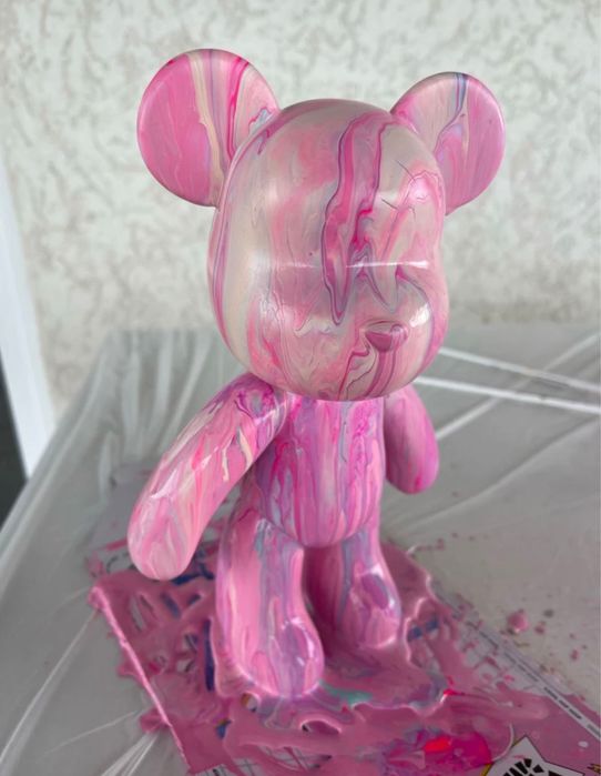 Раскраска  BEARBRICK Подарок медведь