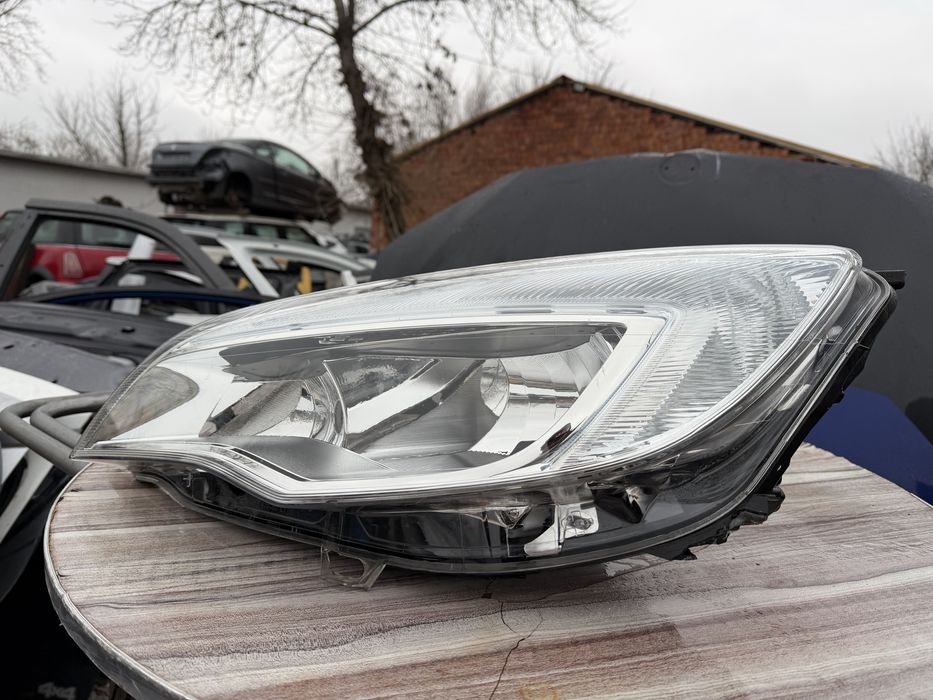 Фар Opel Astra J