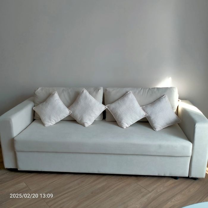 Продаётся кровать, стол, диван